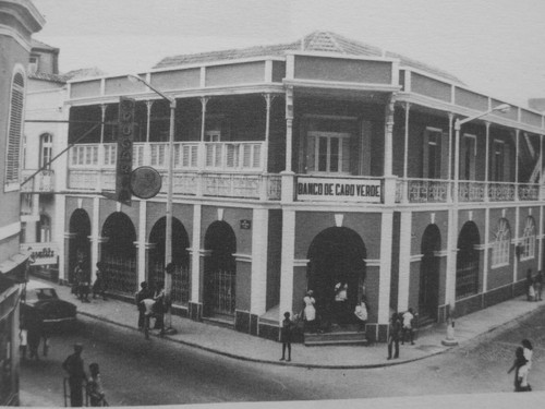 Esquina Banco.jpeg Esquina Banco.jpeg