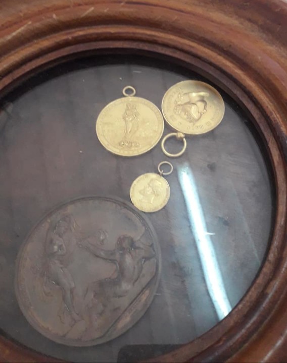 Medalhas Simão Salvador.jpg Medalhas Simão Salvador.jpg